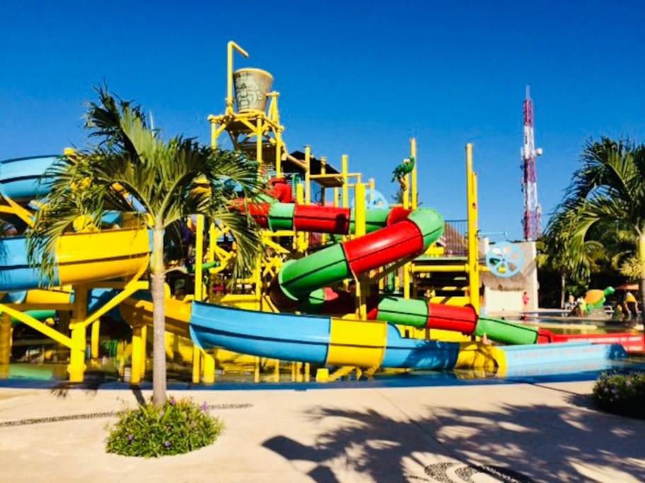 Punta Me Apartment Beach Front In The Hotel & Waterpark カンクン エクステリア 写真